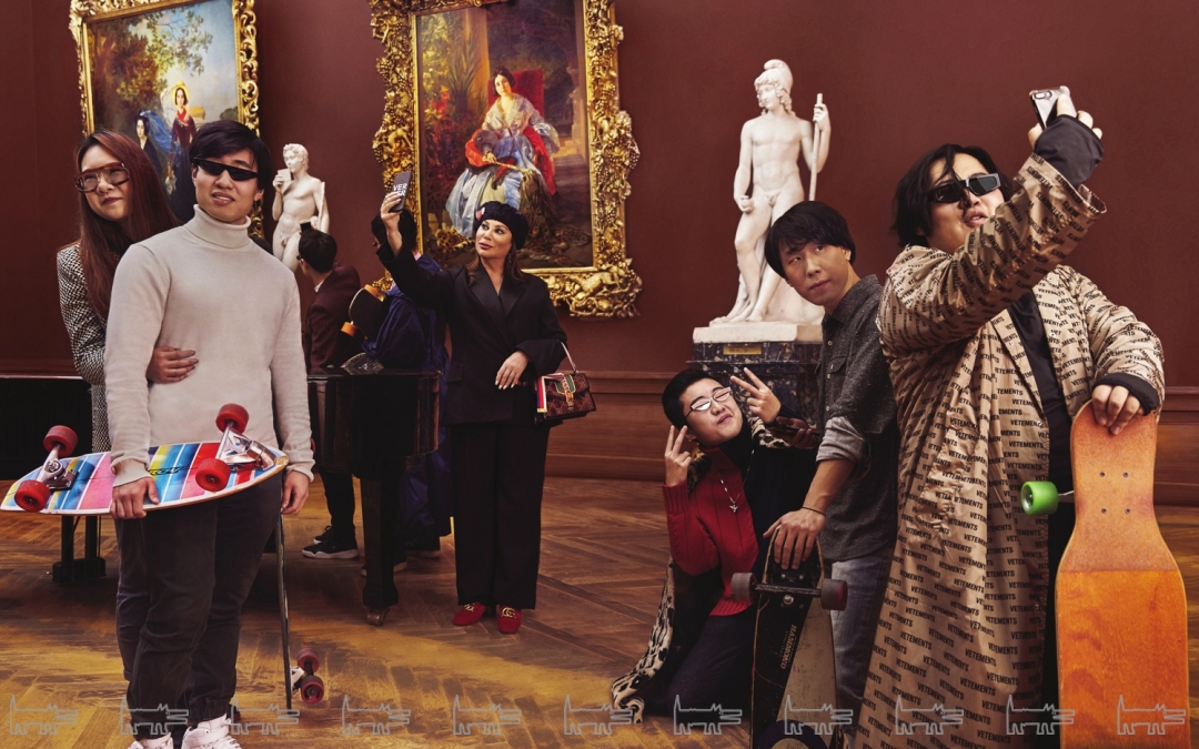 #АллаВербервРусскомМузее На Алле: жакет и брюки Dries Van Noten, сумка и ботильоны Gucci, берет Furland (все — ДЛТ). На группе (слева направо): жакет