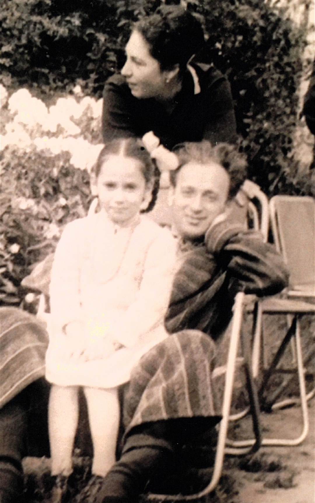 Алла Вербер с родителями на даче в Ольгине