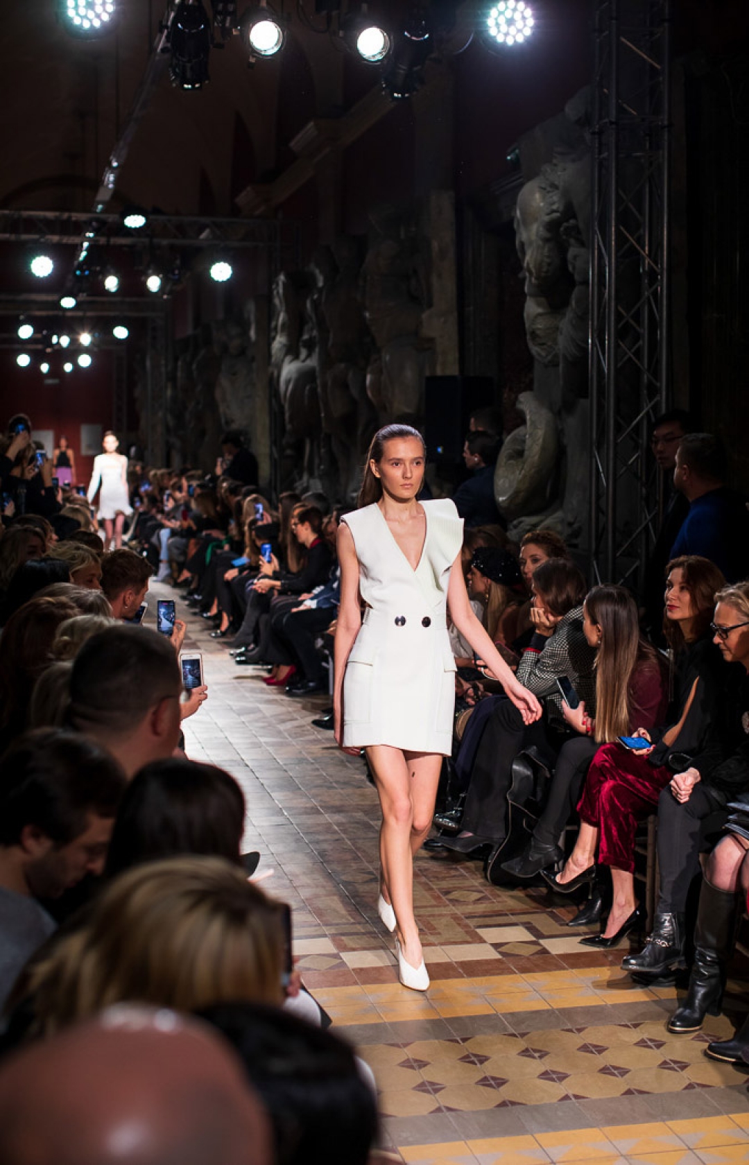 Показ весенне-летней коллекции David Koma в Академии Штиглица