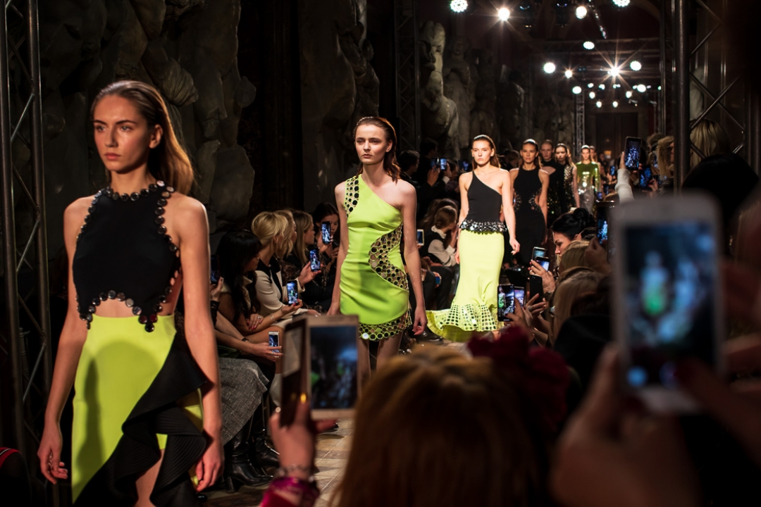 Показ весенне-летней коллекции David Koma в Академии Штиглица