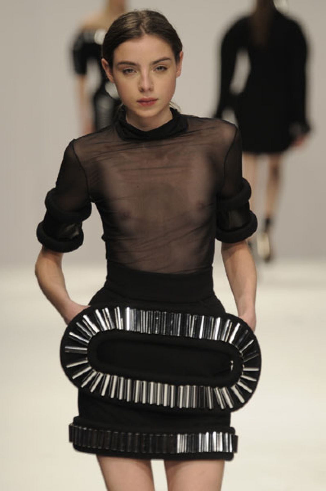 Дипломная коллекция Давида Кома на лондонской Неделе моды