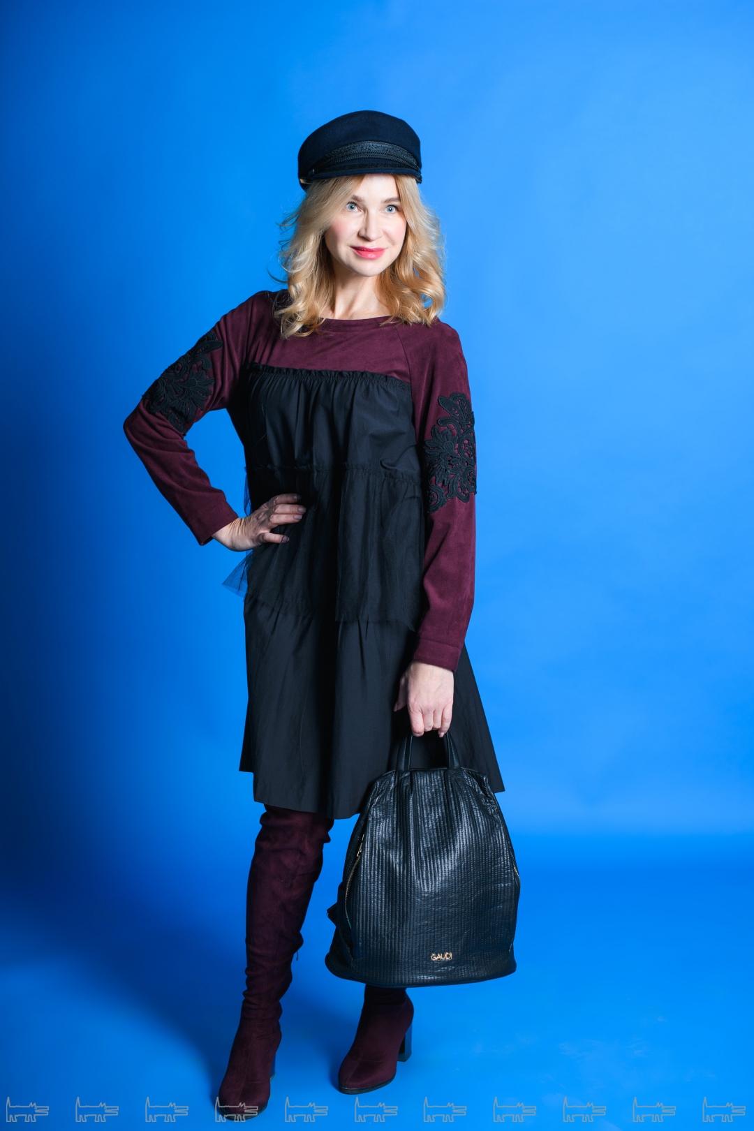 «Романтика, драма и casual в одном флаконе. Проверенный рецепт: взболтать в правильных пропорциях рюши, ботфорты, многослойность, рюкзак и картуз, но