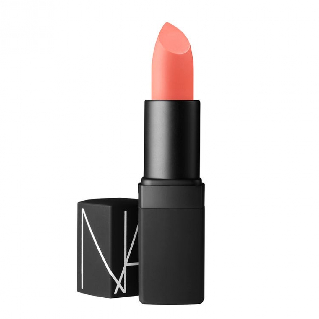 Помада NARS в коралловом оттенке