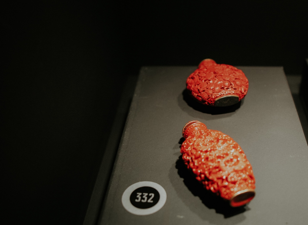 Флакон для нюхательного табака, имитация резного лака. Китай. Династия Цин (1644-1911 гг.)