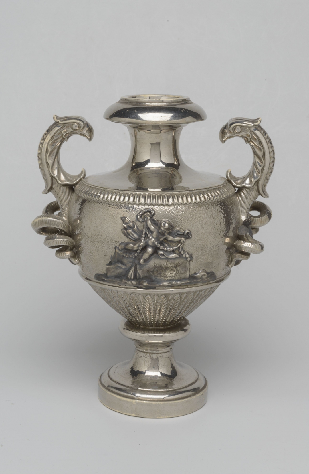 Ваза с росписью «под серебро», Россия, Санкт-Петербургская губерния, Шлиссельбургский уезд, село Морье, Завод С. Я. Поскочина, Вторая четверть XIX в.