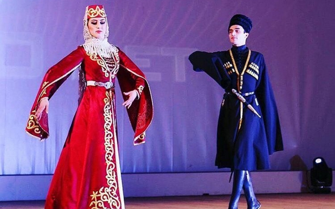 Осетинский национальный костюм женский и мужской