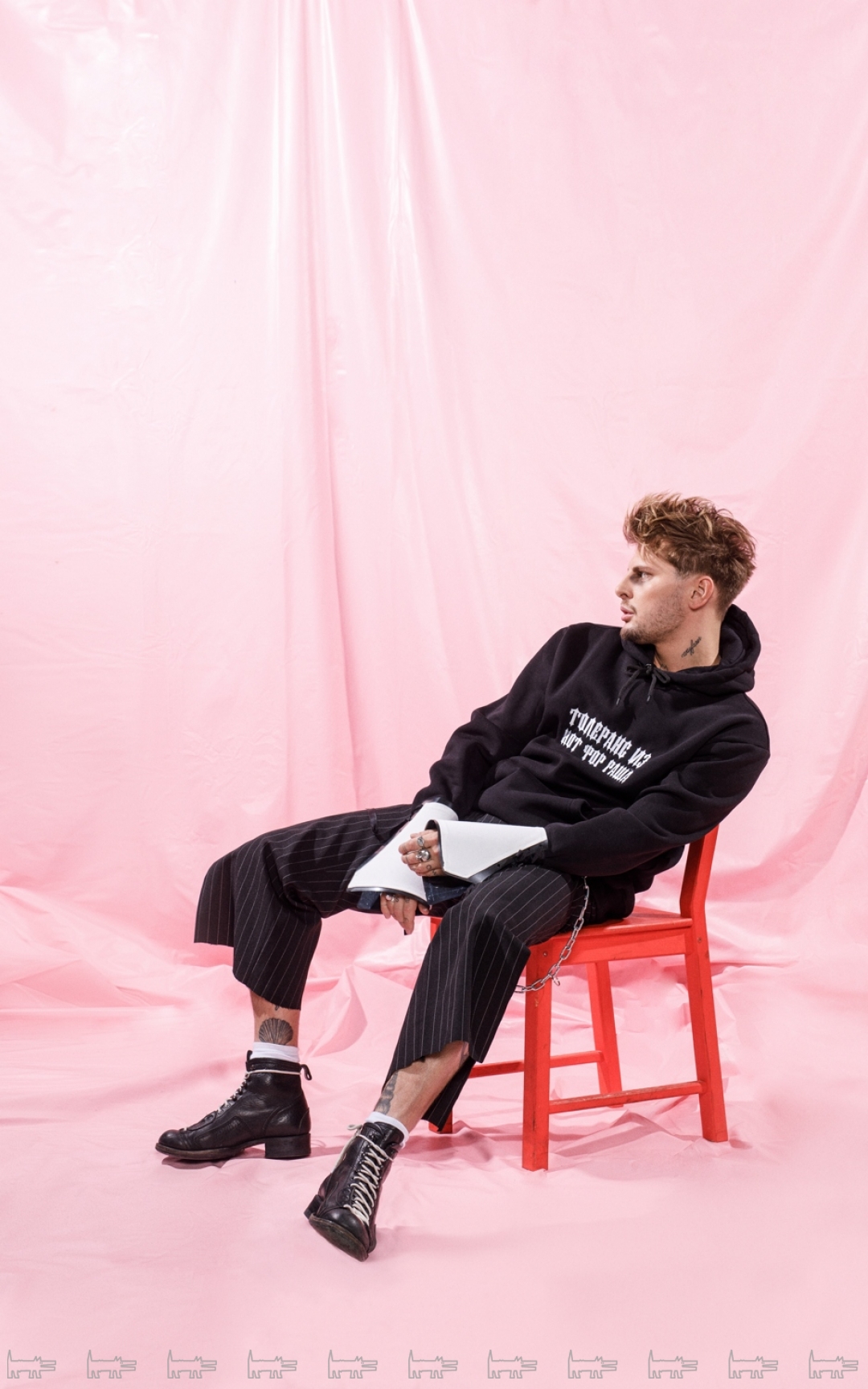 Совладелец агентства Bad Mamas Оскар Ренкель в одежде Roma Uvarov Design, победителя конкурса «Новые имена в моде-2018»