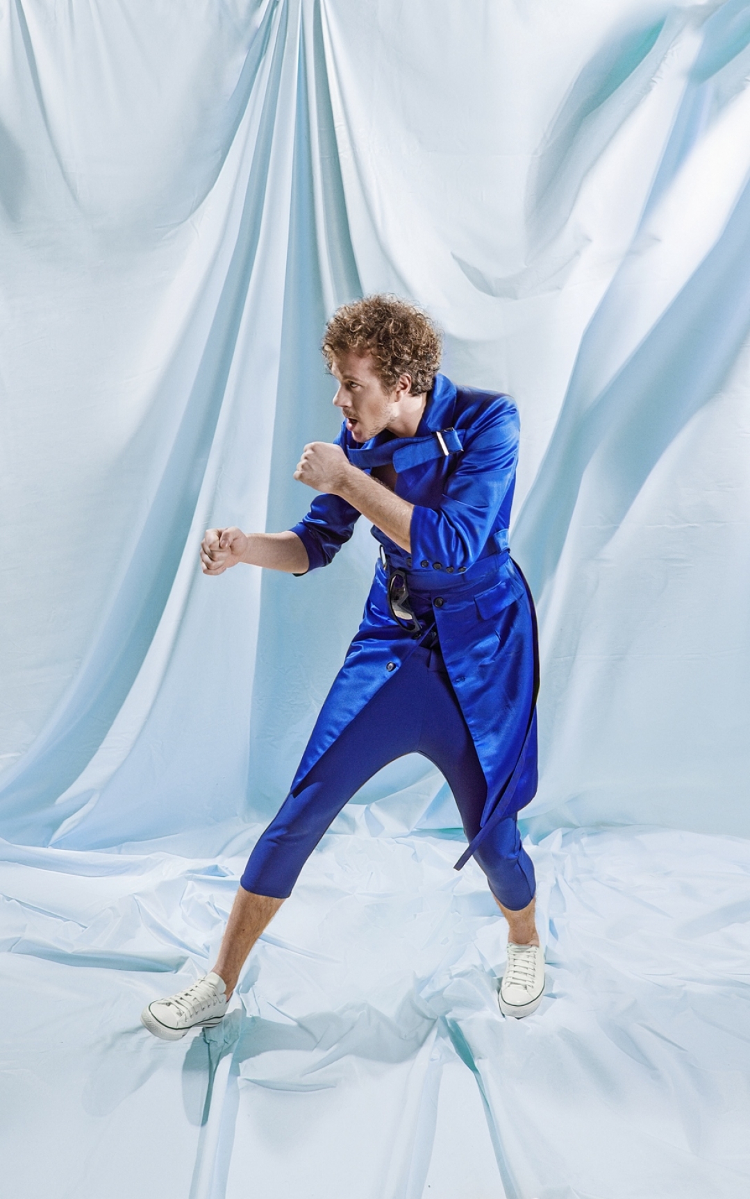 Актер Александринского театра Тихон Жизневский в одежде Alkhanashvili, победителя конкурса «Новые имена в моде-2018»