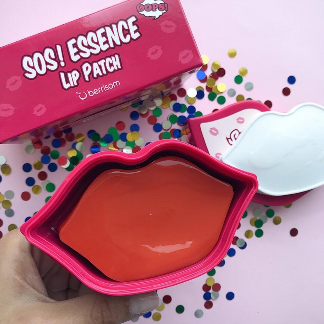 Последняя новинка – гидрогелевые патчи для губ, избавляющие губы от сухости и шелушения и придающие им визуальный объем.