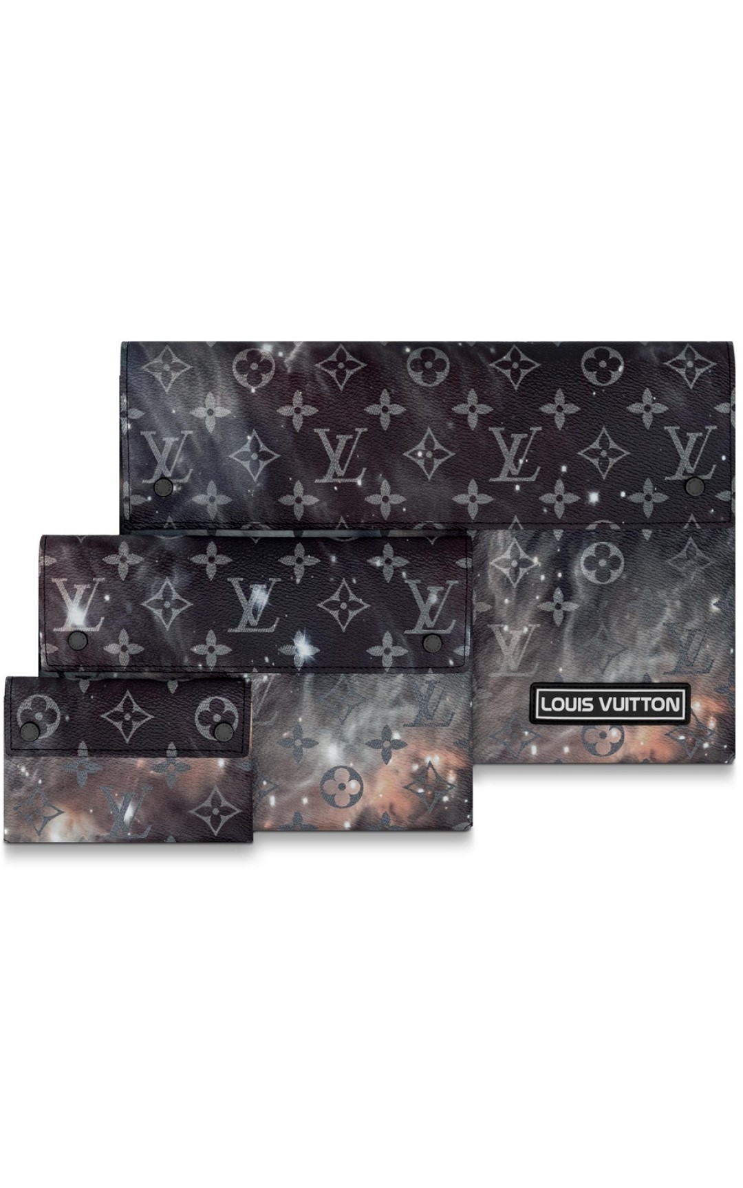 Набор мужских сумок Louis Vuitton, 55 000 рублей (ru.louisvuitton.com)