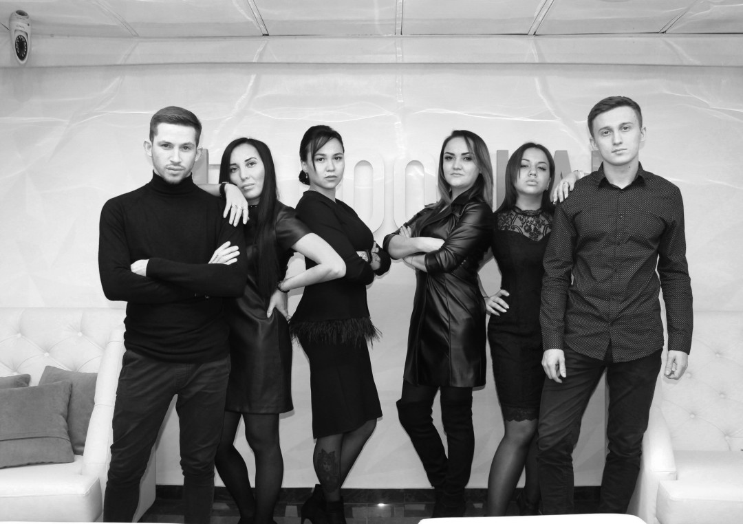 Слева направо: Кирилл Ильин, Нелли Абдрахимова, Галия Жакимсалова, Лиана Абдульманова, Дарья Игнатьева, Эдуард Хабибрахманов