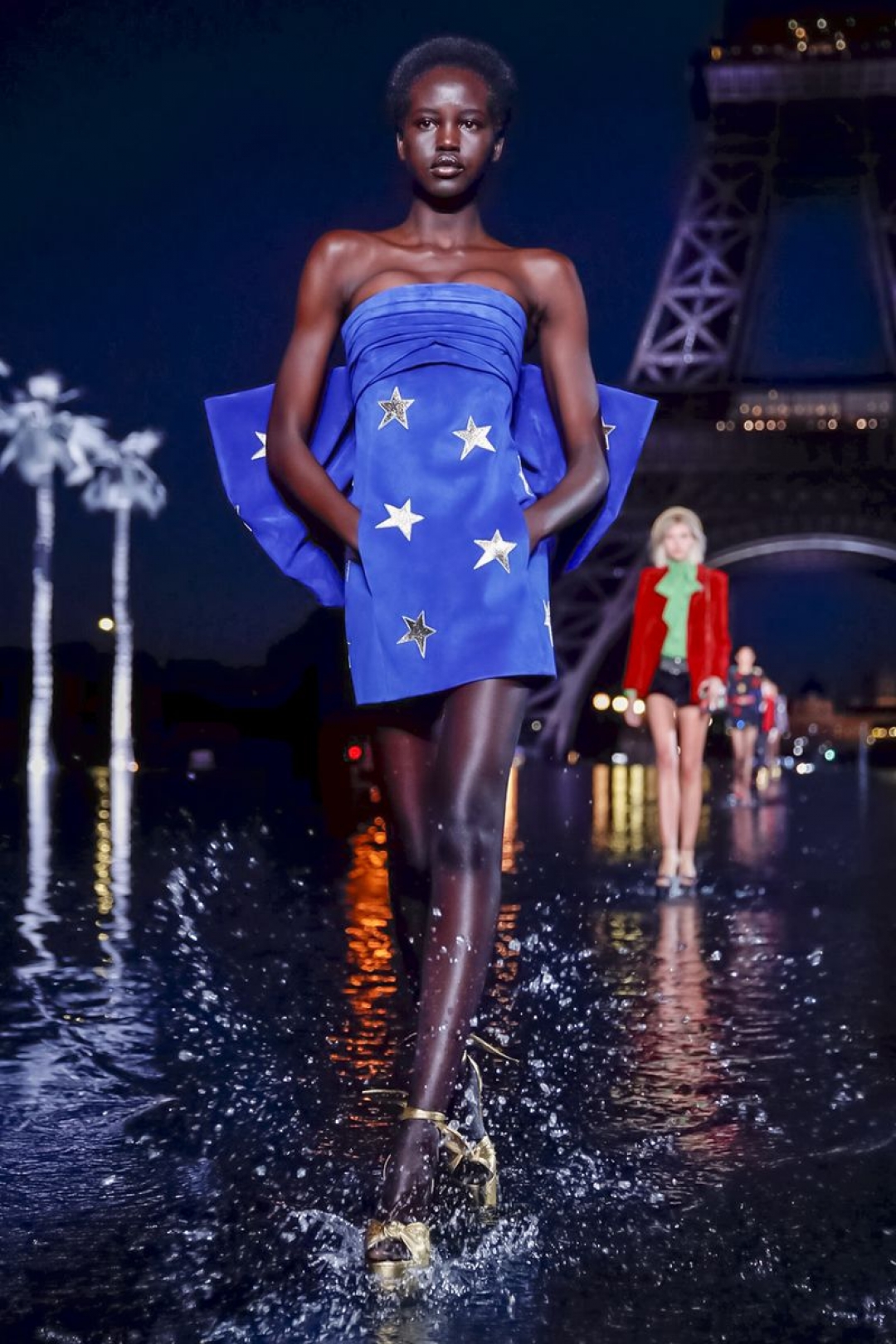 Аду Акеш на показе коллекции Saint Laurent, весна-лето 2019