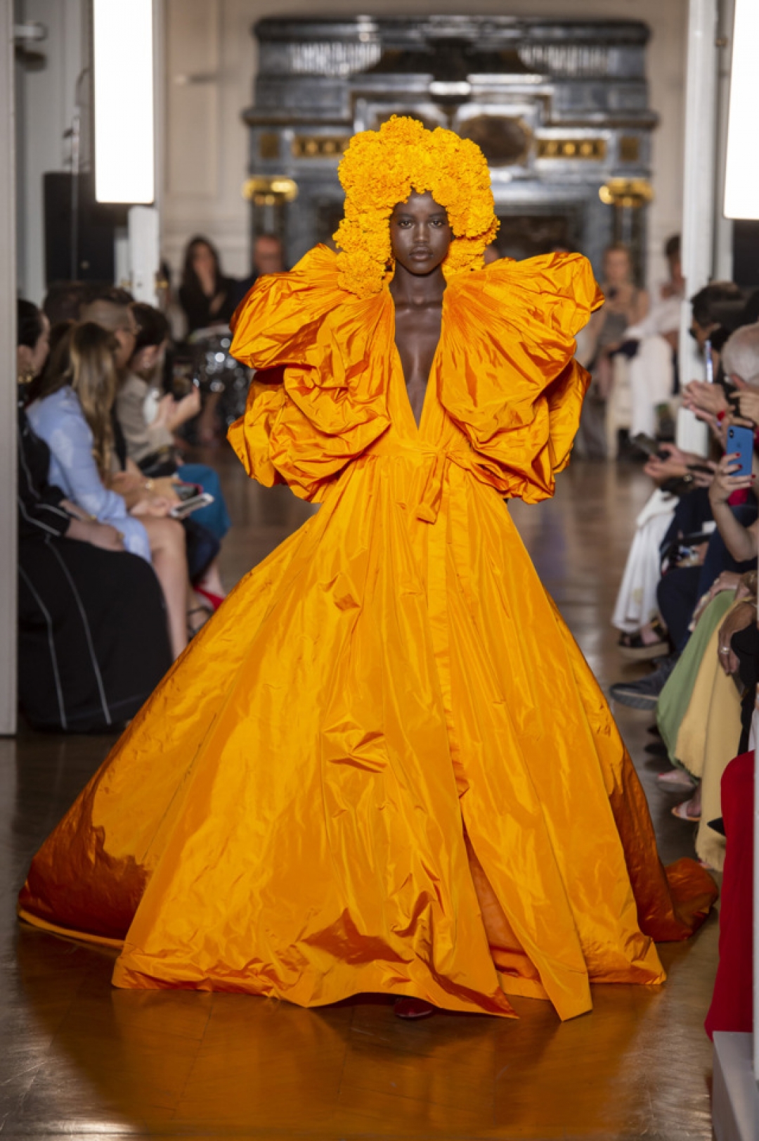 Аду Акеш на показе коллекции Valentino Couture, осень-зима 2018/19