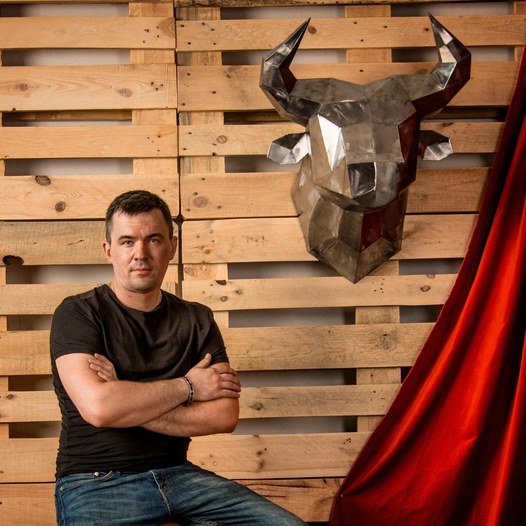 Хозяин мастерской в средневековье. Евгений кусков барнаул. Ремесленники и работники. Рабочие в мастерской. Leathercraft workshop.