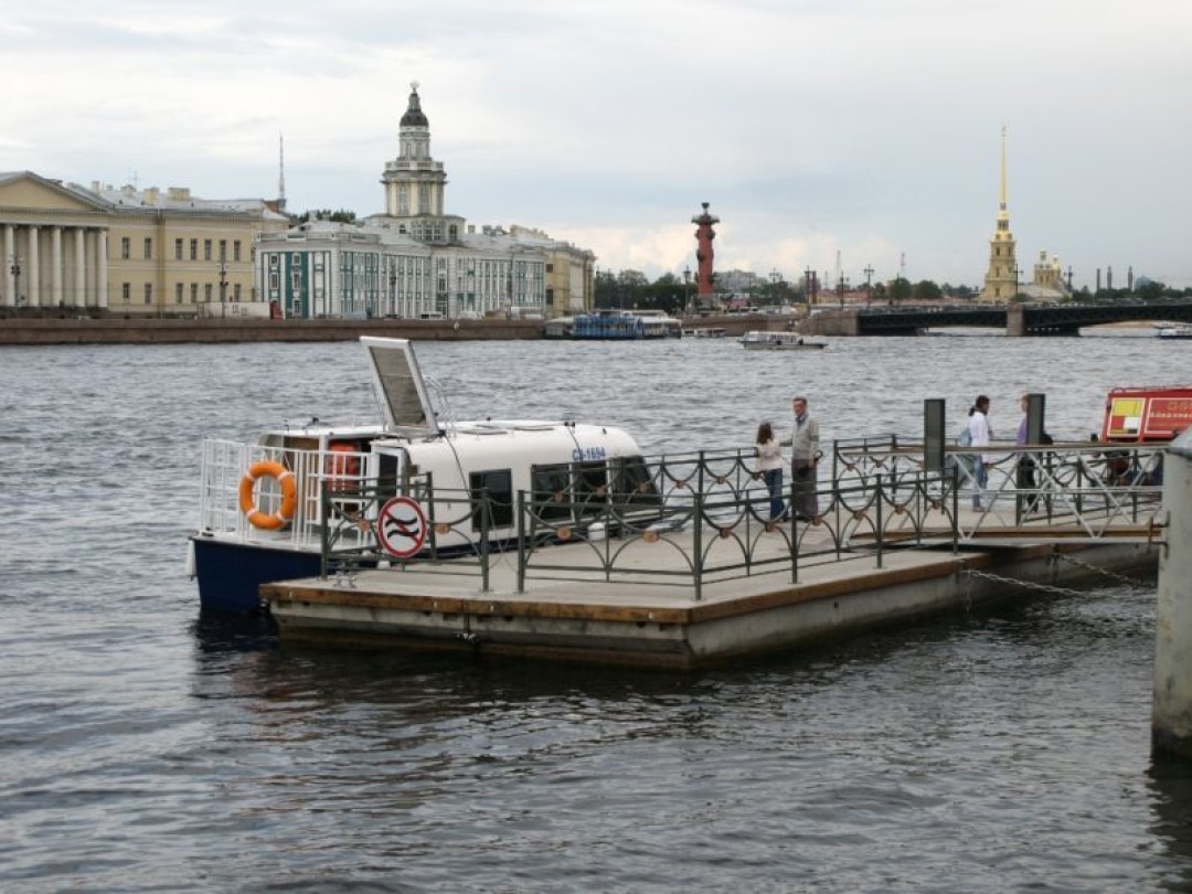 Румянцевский спуск спб причал. Аквабус в Санкт-Петербурге. Причал в Питере. Арсенальная набережная причал. Причал на Неве.