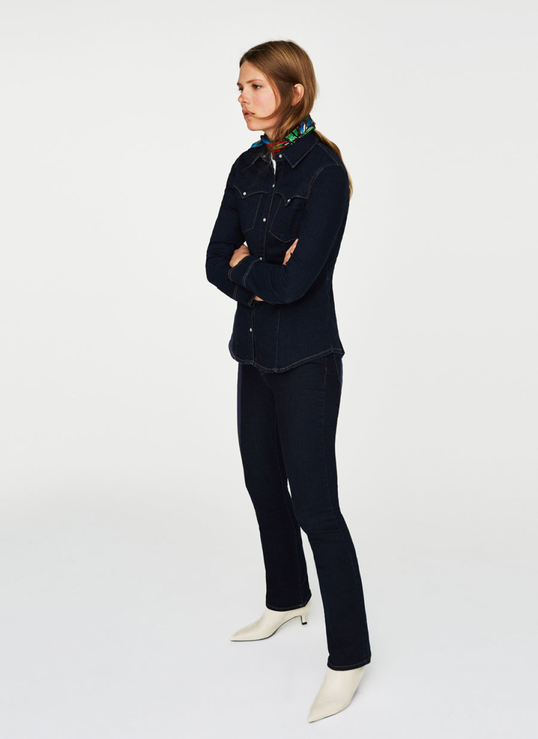 Джинсовая рубашка Uterque, 3750 рублей (вместо 7990 рублей)