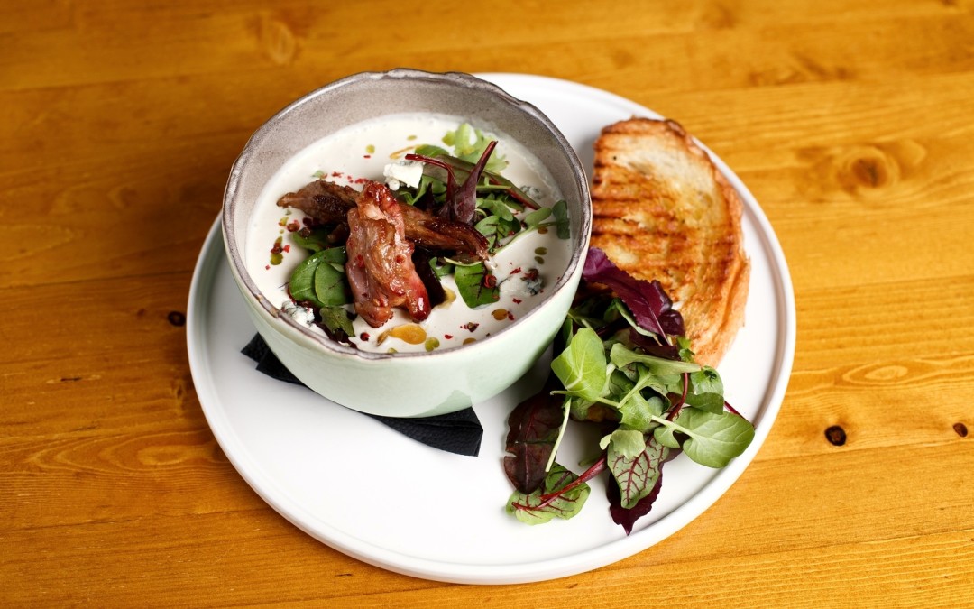 Крем-суп из порея с уткой конфи и горгонзоллой