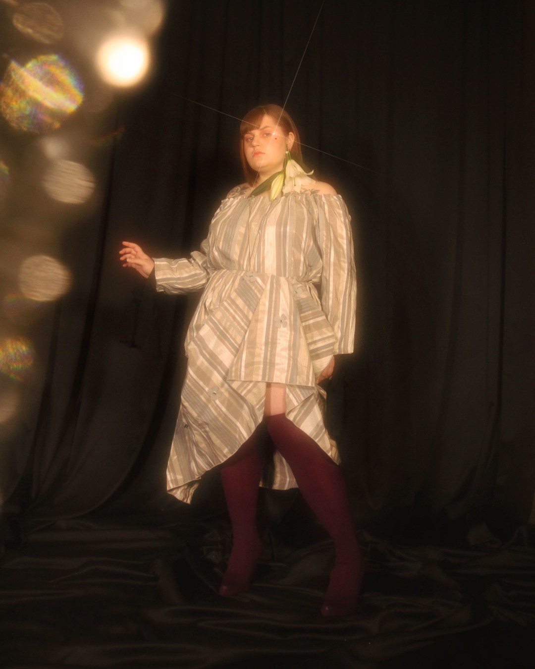 На Софии: платье Lena Maksimova, серьги с сицилийскими жемчужинами SUMEI