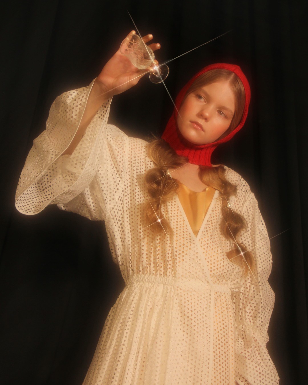 На Ксюше: шапочка Ssanaya Tryapka, золотая комбинация CUTE, платье Lena Maksimova