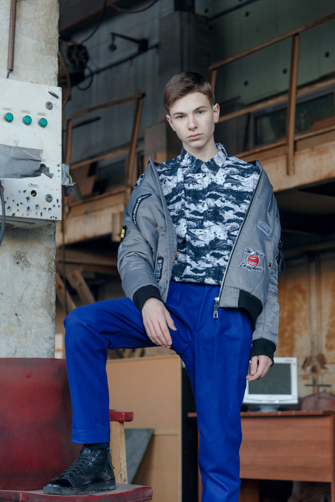 На Данииле: рубашка J.LINDEBERG, куртка Alexander Pap, брюки DANIIL BOGACH, обувь Kiss Moon