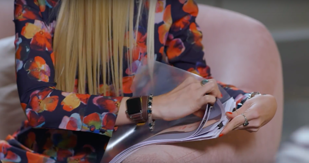 Елена Крыгина с наметками новой книги на шоу «Пятница с Региной»