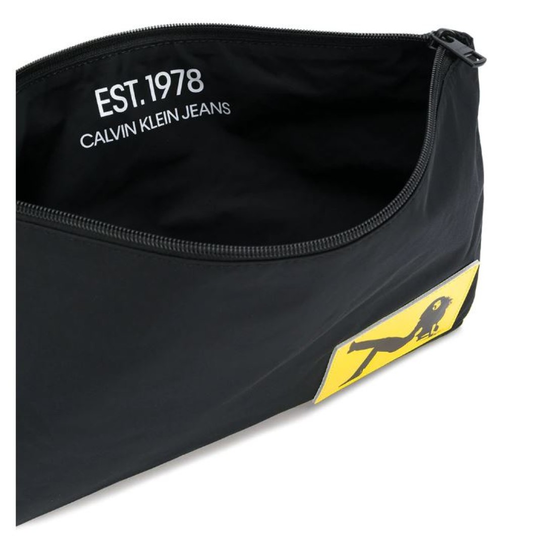 Черный клатч из хлопкового микса с нашивкой логотипа от Calvin Klein Jeans 3 159 рублей