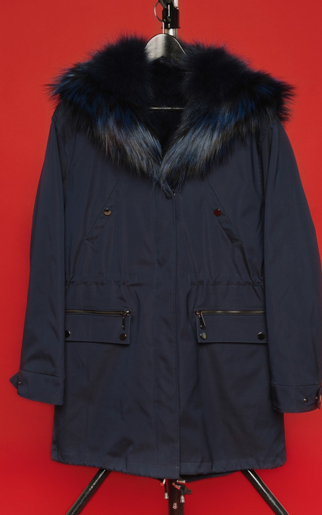 Парка-трансформер синего цвета с жилетом из меха лисы, SkinnWille, 69 500 руб. (старая цена 139 000 руб.)