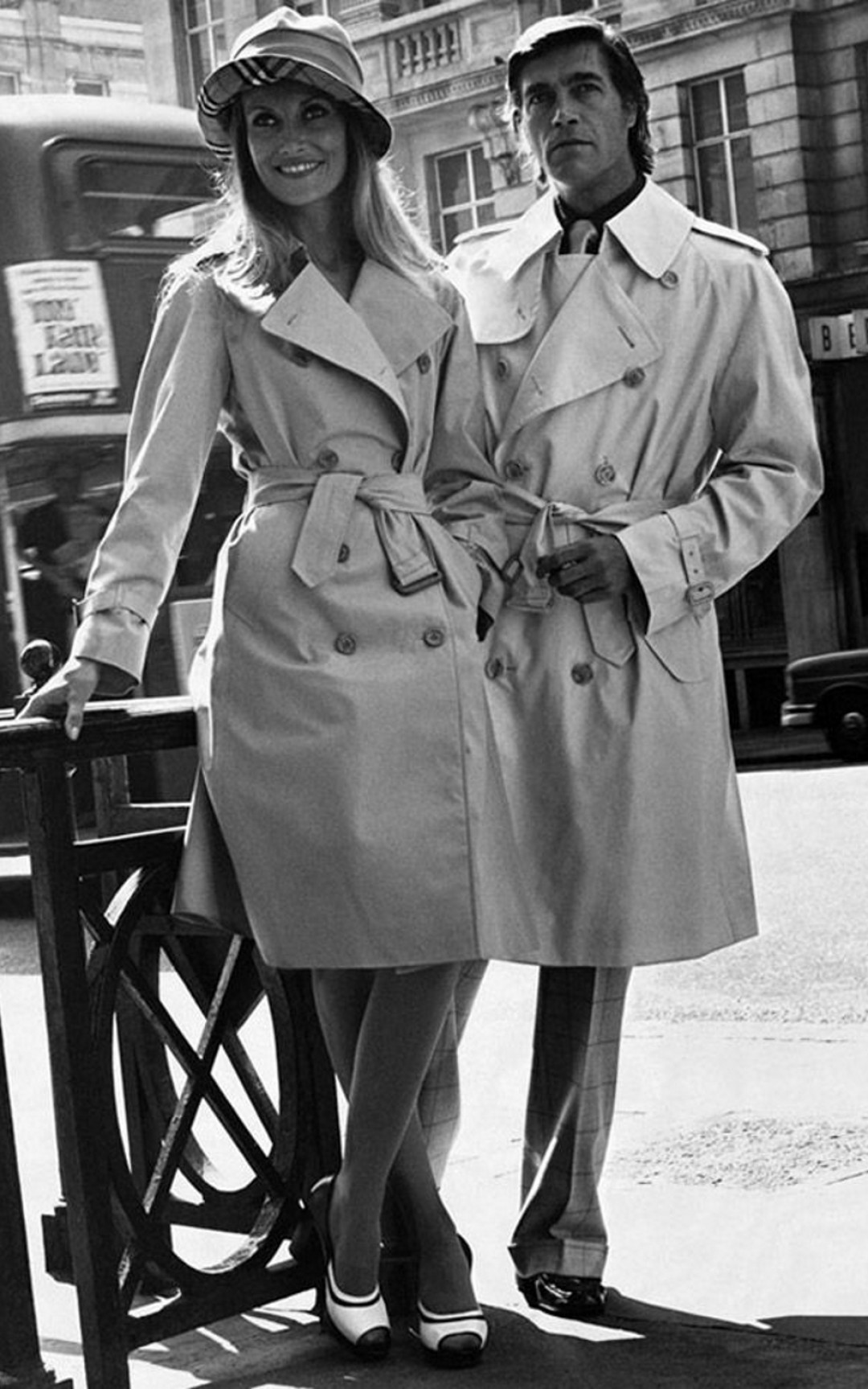 Лорен Хаттон в тренчкоте Burberry, 1970-е