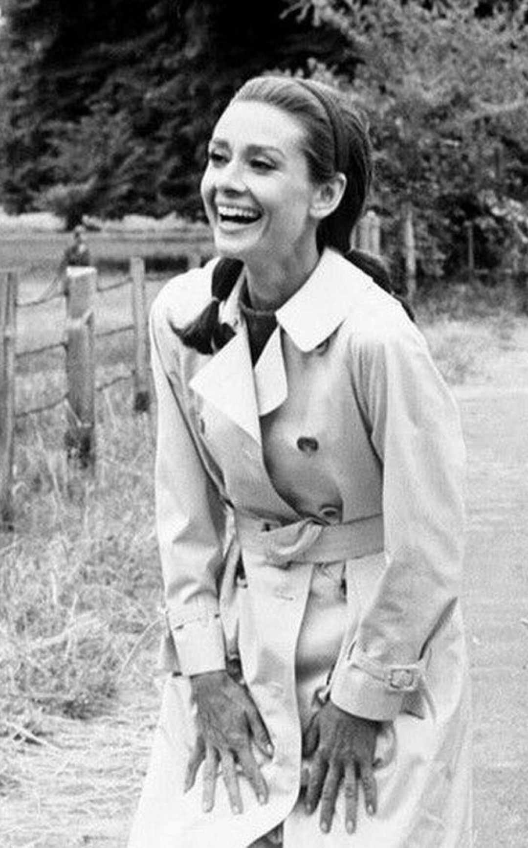 Одри Хепберн в тренчкоте Burberry