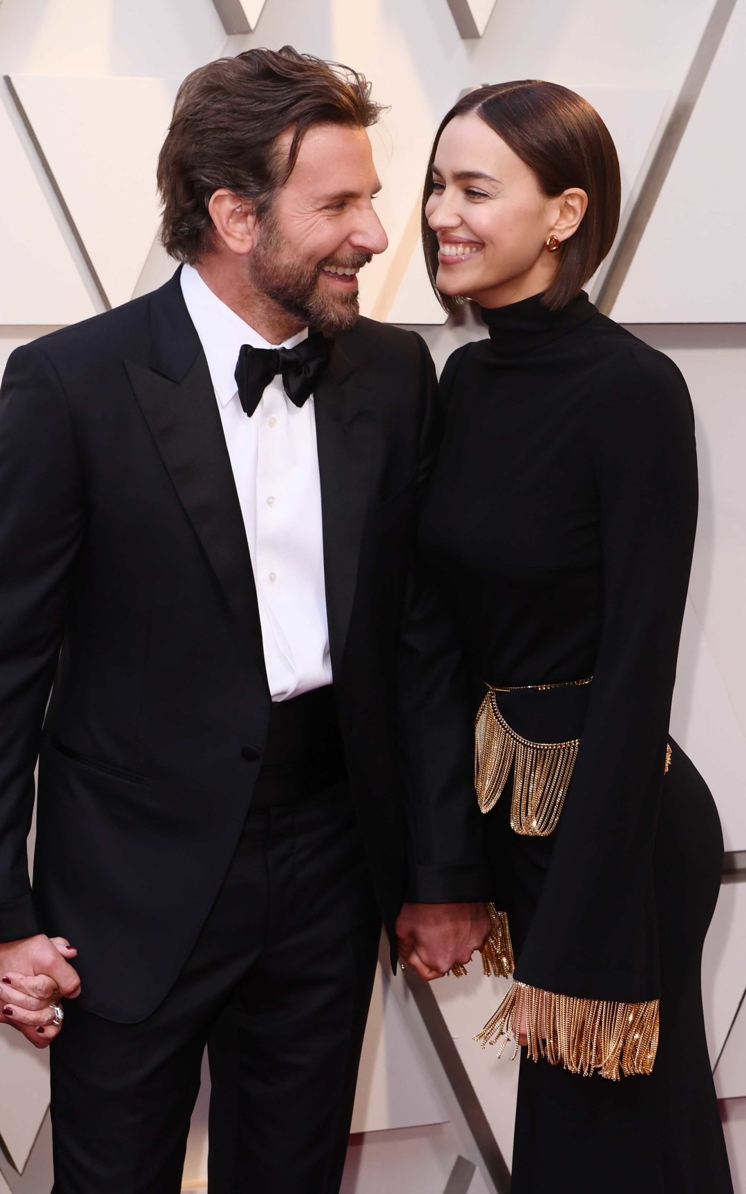 Брэдли Купер в Tom Ford и Ирина Шейк в Burberry