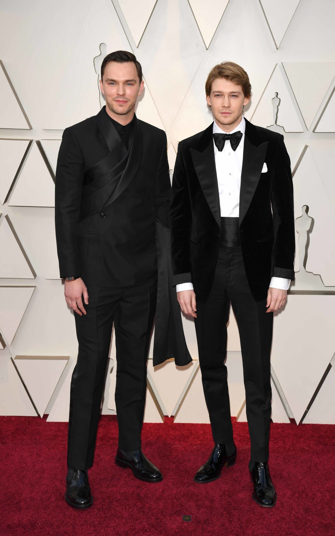 Николас Холт в Dior и Джо Элвин в Tom Ford