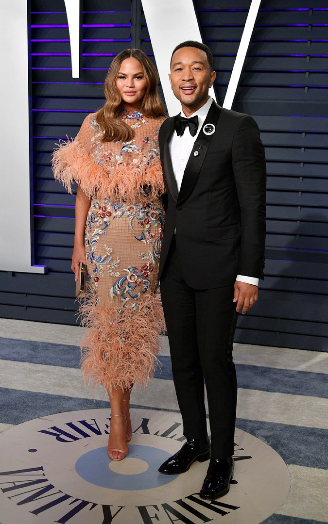 Крисси Тейген в Marchesa и Джон Ледженд в Gucci