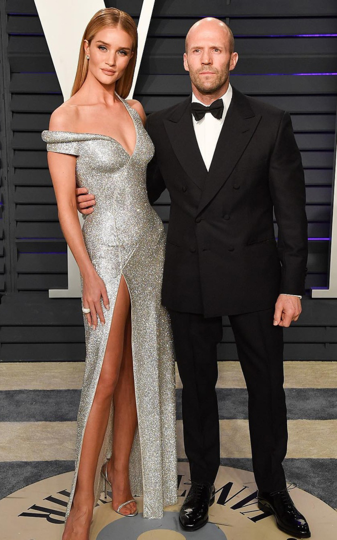 Роузи Хантингтон-Уайтли в Atelier Versace и Джейсон Стетхем