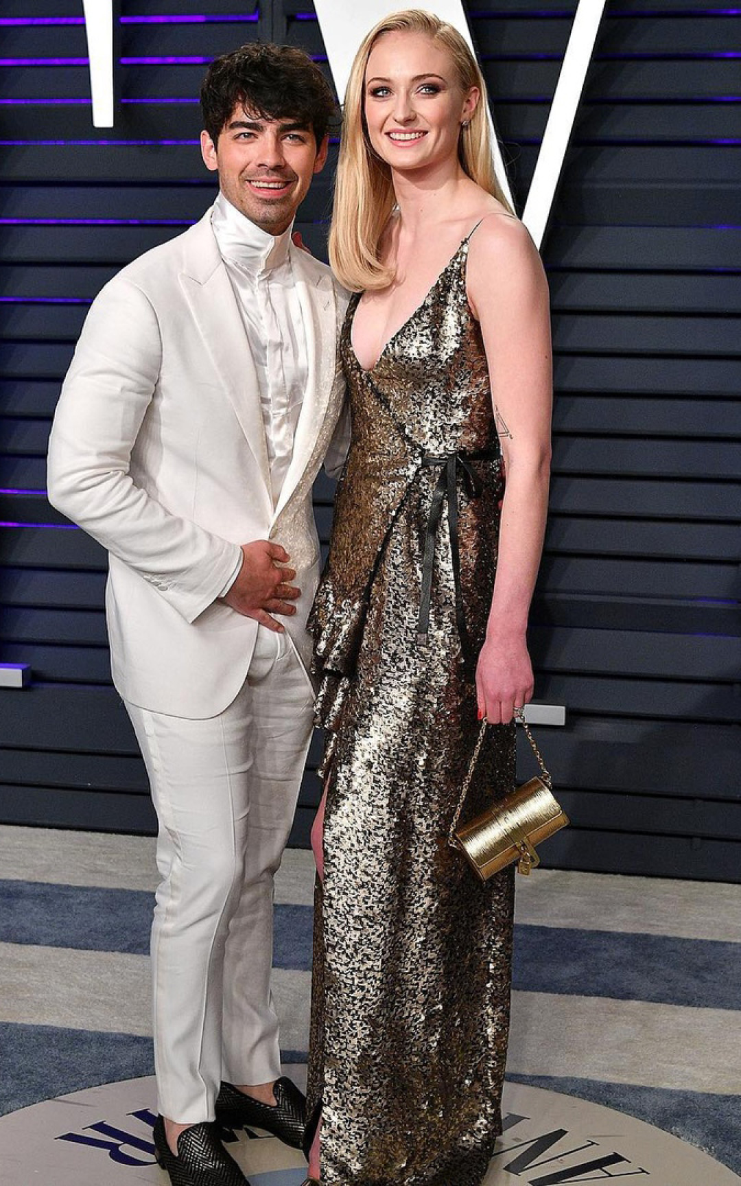 Джо Джонас и Софи Тернер в Louis Vuitton