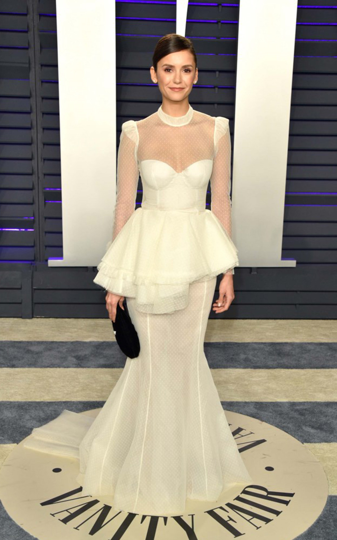 Нина Добрев