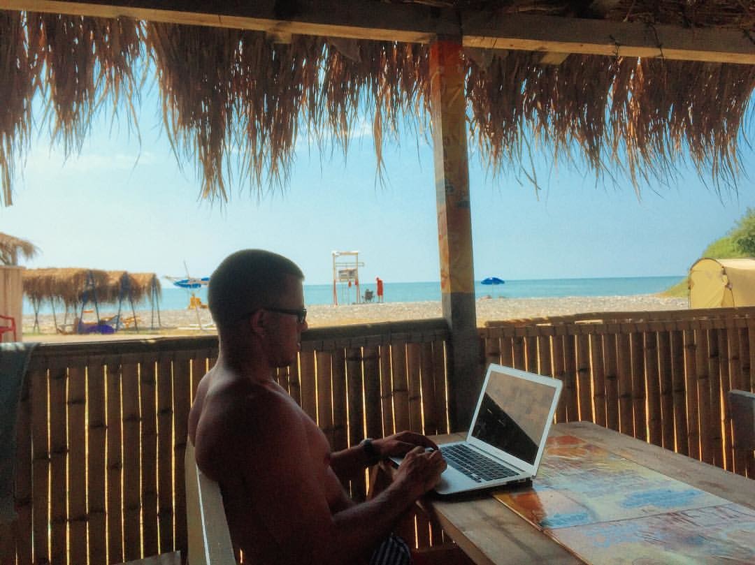 Работа на пляже