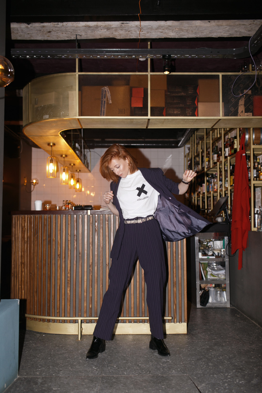 На Наталии: мужской брючный костюм размера XL – секонд-хенд, челси Zara, носки Intelligentsia, футболка Asos, серьги Be Free, кольцо Ali Express