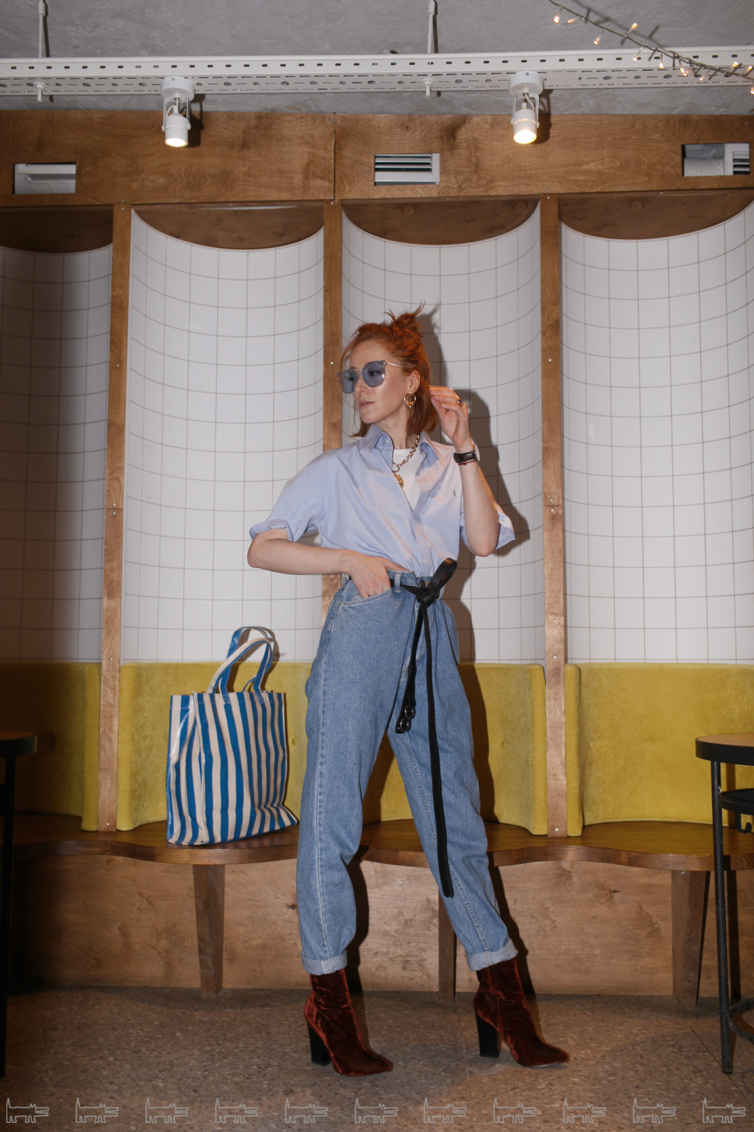 На Наталии: джинсы Wrangler – винтаж, футболка UPdate, рубашка мужская Yves Saint Laurent, медальон Asos, ботильоны Zara, сумка Stradivarius, очки