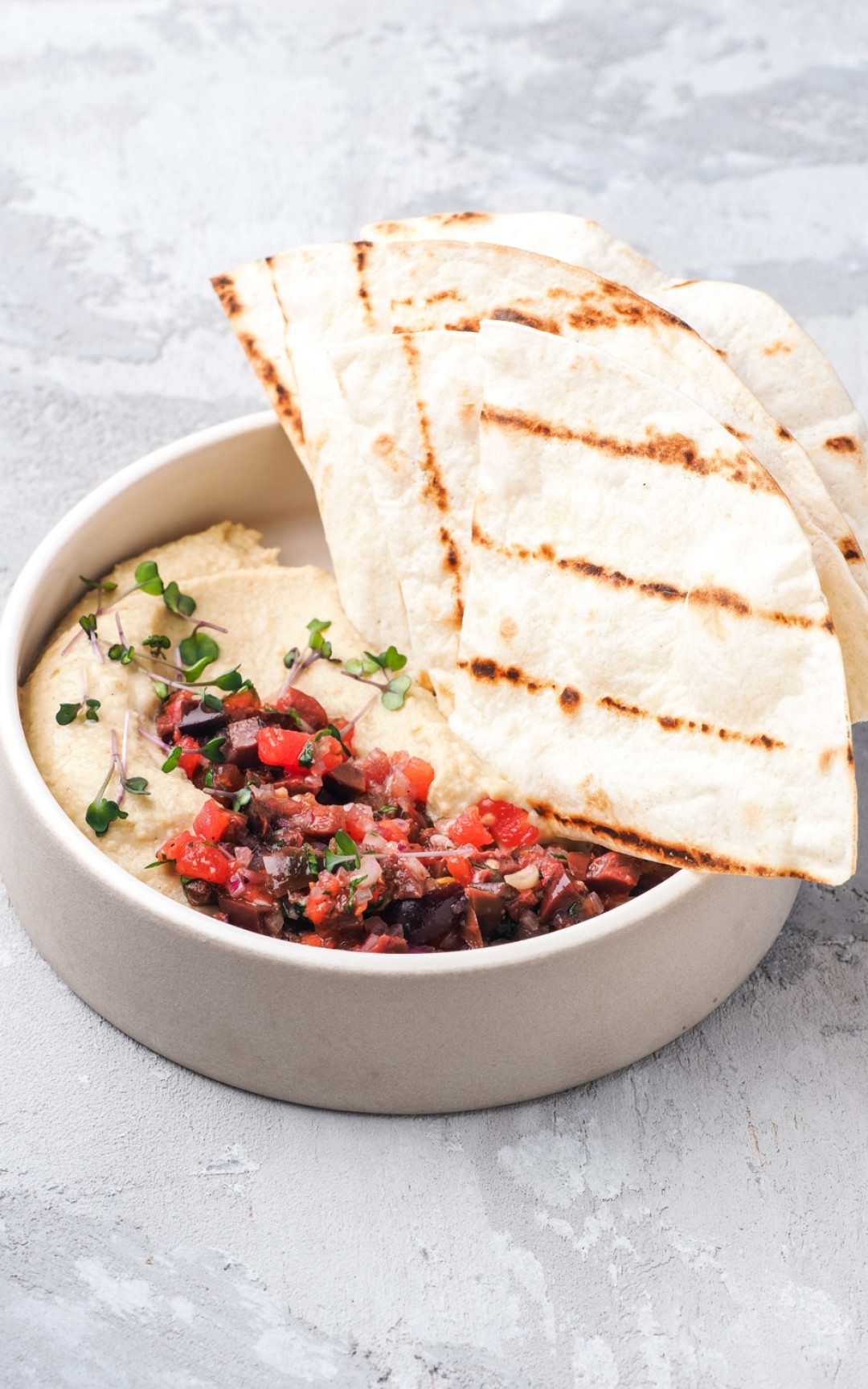 Хумус с тартаром из оливок, 390 руб.