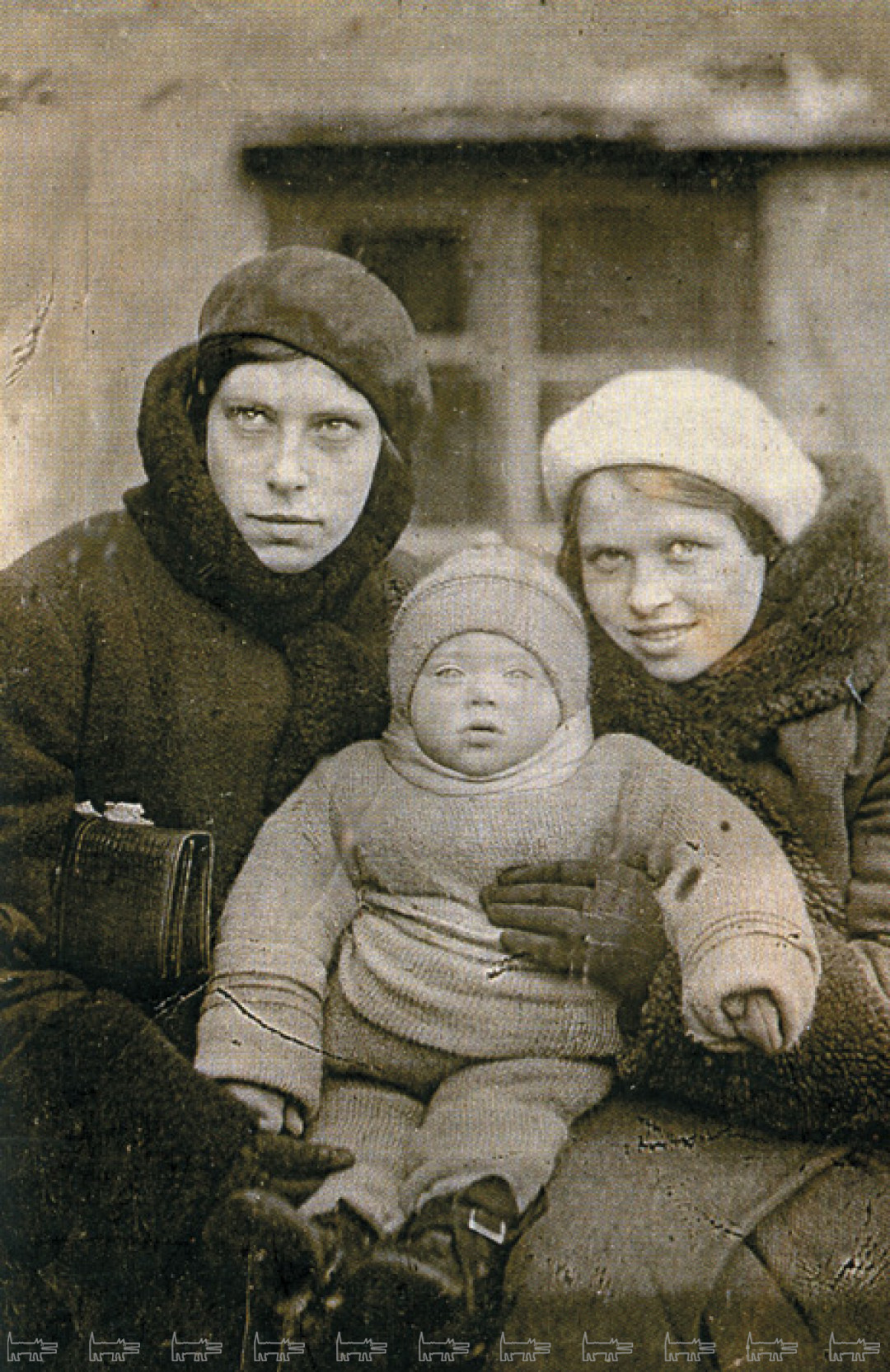 С тетей Дагмарой Артуровной и мамой
