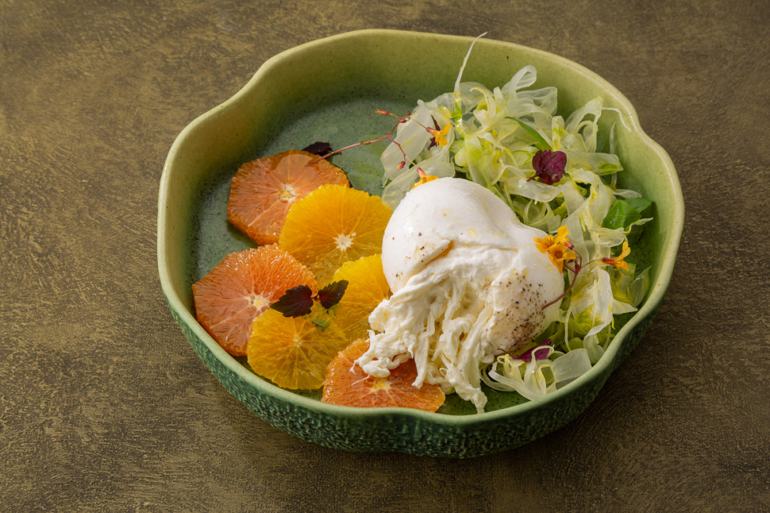 Буратта с фенхелем и двумя видами апельсинов