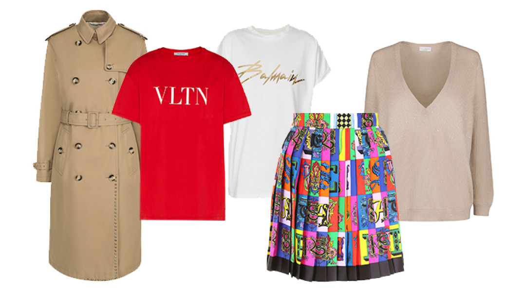 Тренч Valentino, футболки Valentino и Balmain, юбка Versace, пуловер Brunello Cucinelli