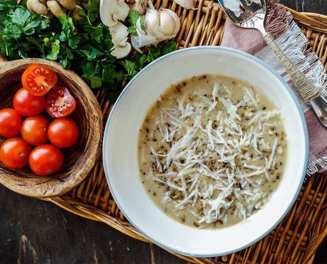 Ростов поесть. Постное меню с макаронами. Постные блюда в пекарне. Узбекская капуста в кафе. Фото салат с крымским луком.