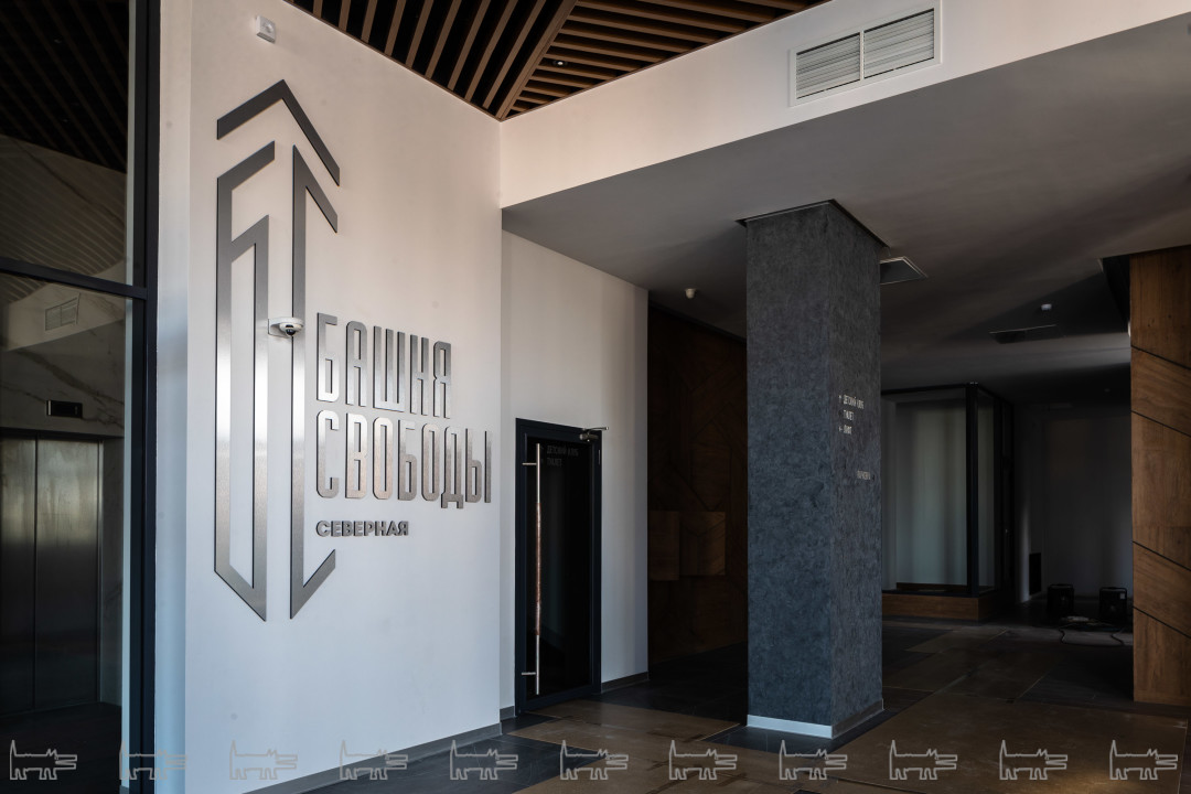 Насколько проектные обещания точно и качественно реализованы на практике уже сегодня можно оценить на примере лобби. Уже закончены работы по отделке