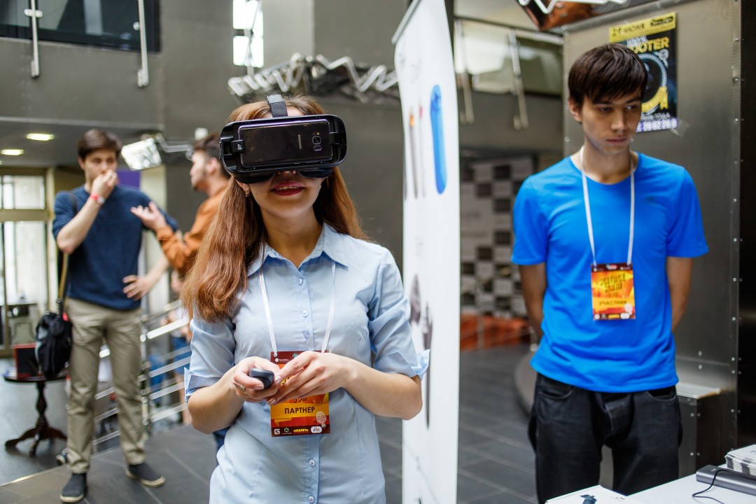 На первом этаже традиционно будет проходить научная выставка – там, к примеру, можно будет познакомиться с виртуальной или дополненной реальностью.