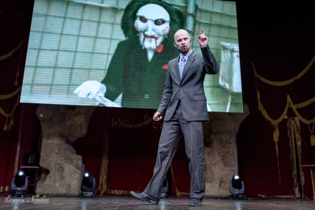 Сопровождает речь презентация.