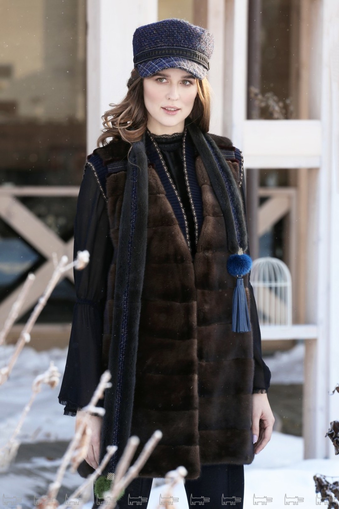 Жилет из норки с ручной обвязкой из трикотажа