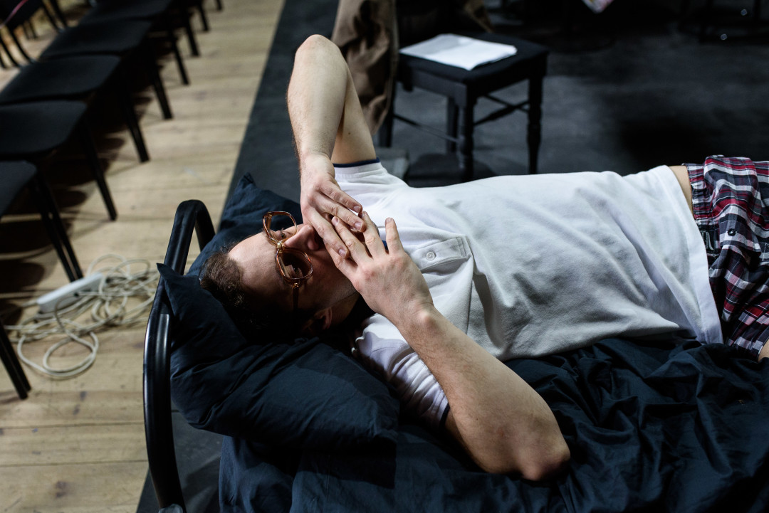 Репетиция спектакля "Летели качели"