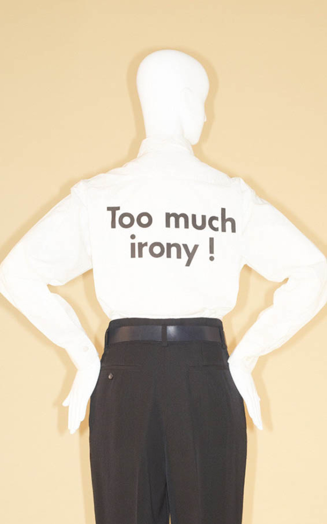 Предполагаемые экспонаты выставки Метрополитен-музея: футболка Moschino, весна-лето 1991