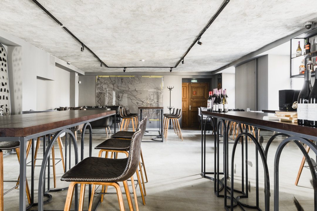 арт галерея квадрат омск стулья. Arts square. Arts square gallery спб. Arts square. Art square gallery санкт-петербург.